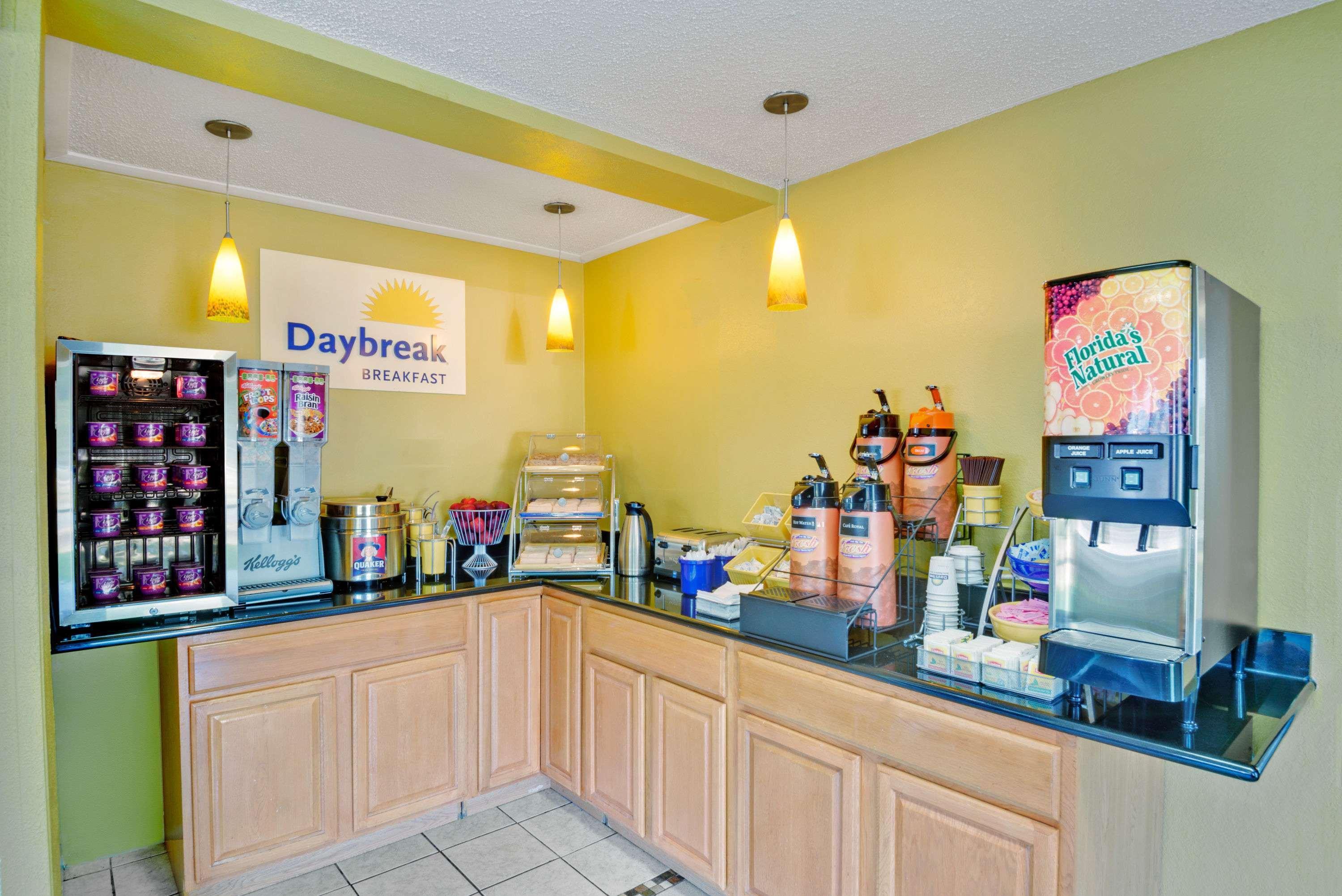 Days Inn By Wyndham Torrington Exterior foto